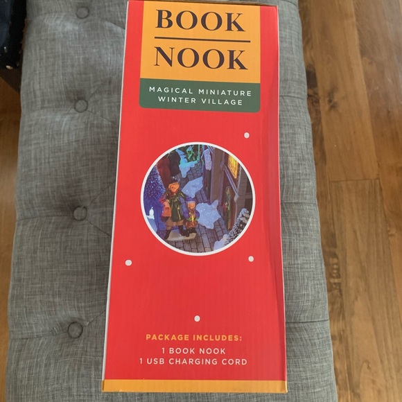 NWT 🌲Book Nook | Winter Village |Seen On Buzzfeed - Picture 4 of 5